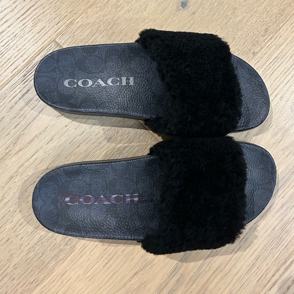 New with box Coach Men’s size 8 Black Sig Pool Slide with Shearling - Picture 2 of 6
